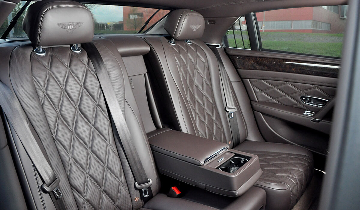 Limousine, Bentley Flying Spur V8, seitenansicht