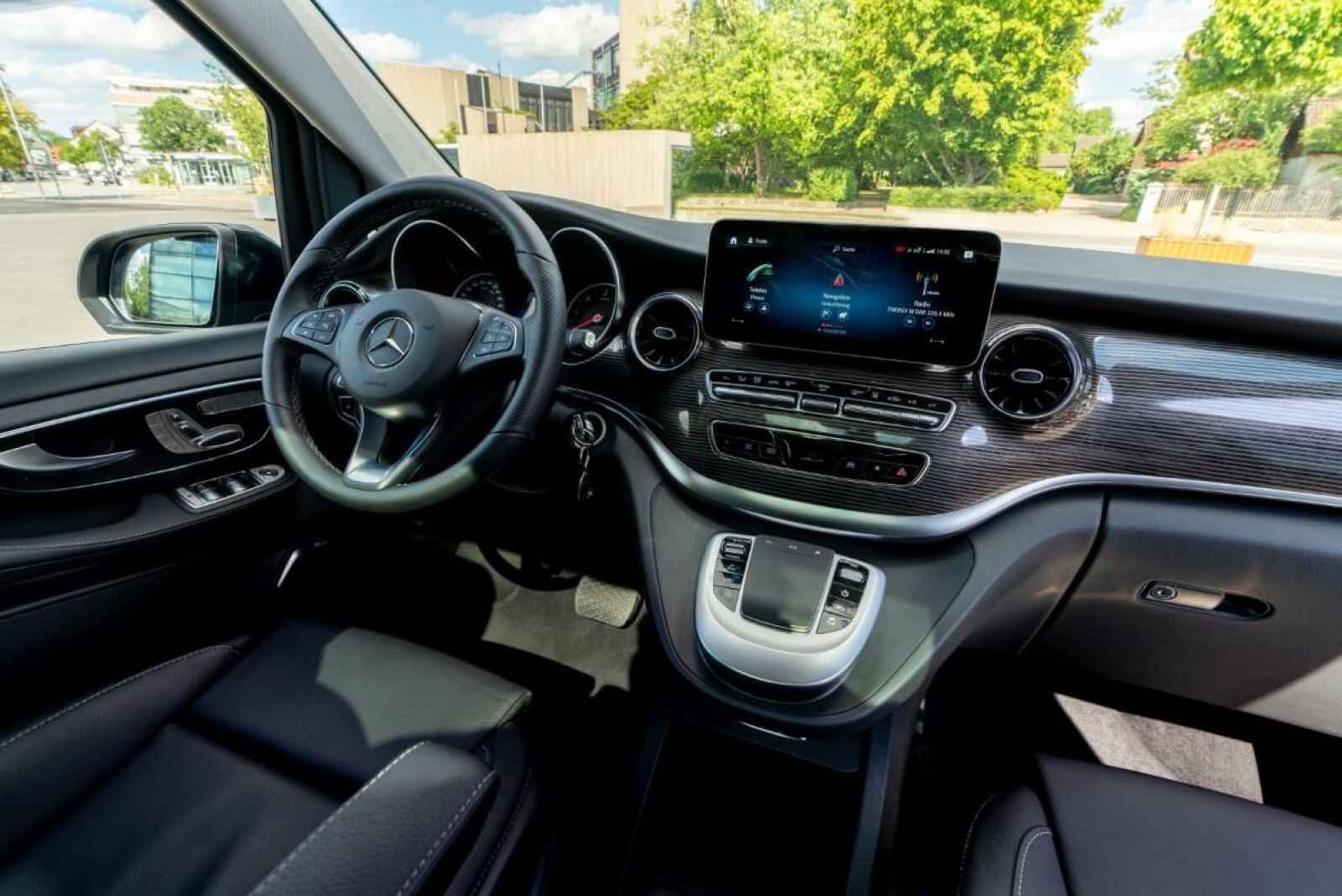 Minivan Mercedes V250d 4matic interior front view.