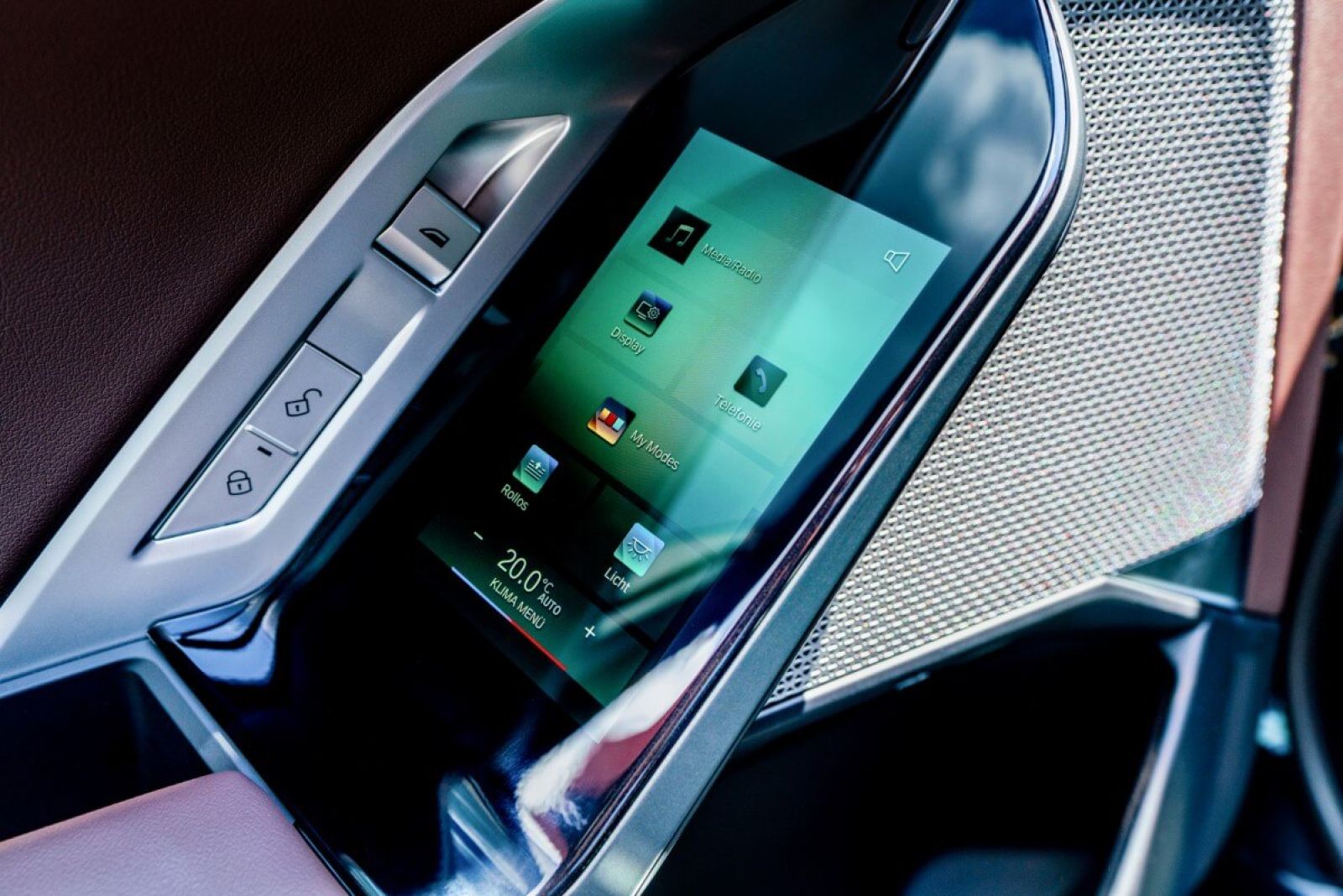 Limousine BMW 750e xDrive (hybrid) interior middle console.