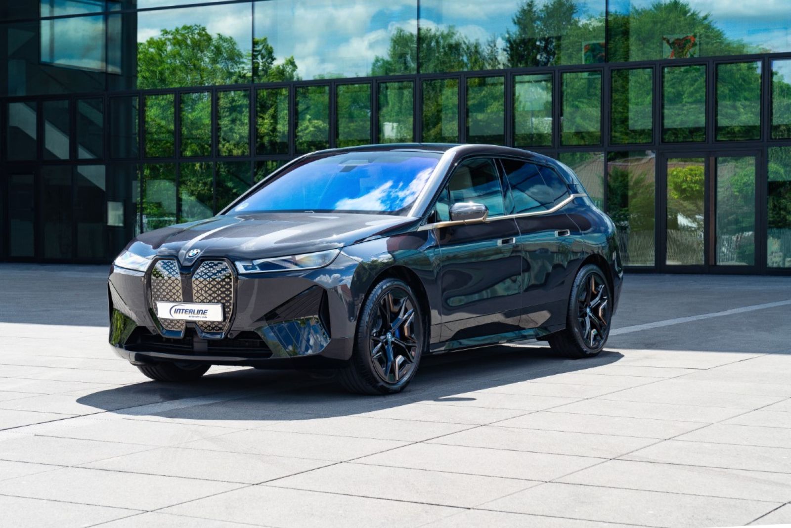 BMW iX xDrive50 (electric) front view.